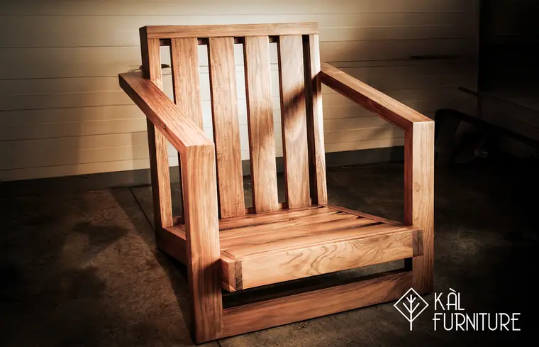 Fotografía de producto enfocada en textura, madera y acabado.