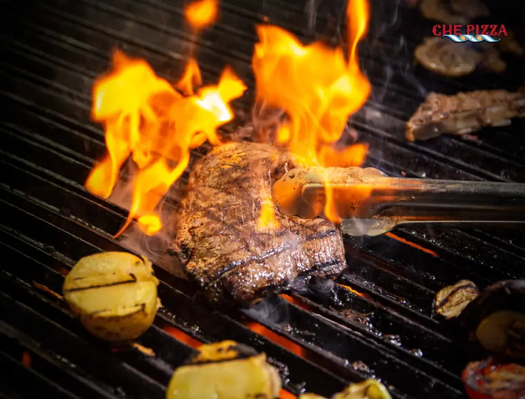 Producción gastronómica con fuego, textura y apetito visual.